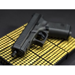 Glock 44 s hlavní se závitem M9x0,75